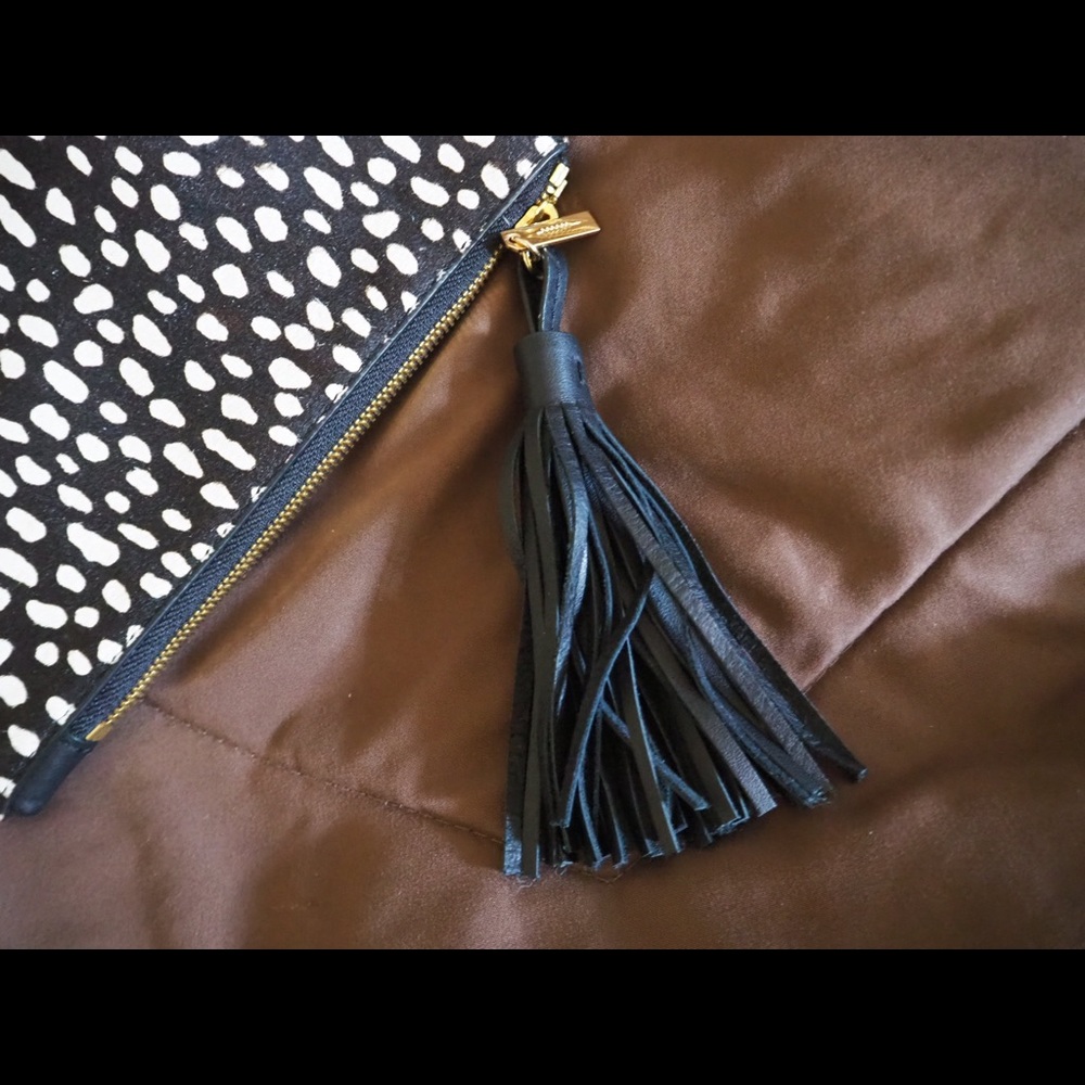 Stylish Black and White Mini Bag with Gold Accents - Picture 3 of 8